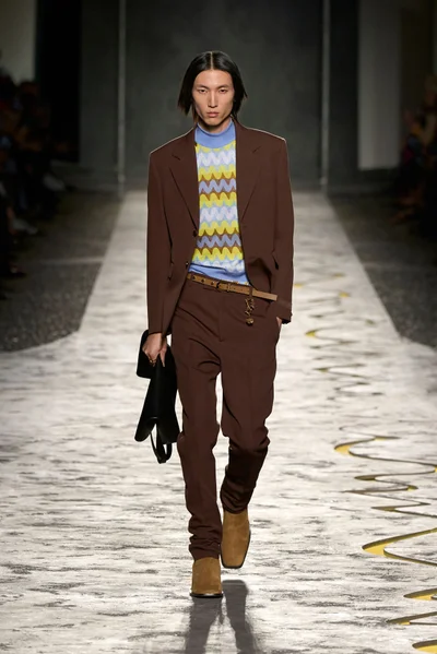 Look 13